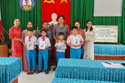 Lễ bàn giao thiết bị học tập theo chương trình “Sóng và máy tính cho em”