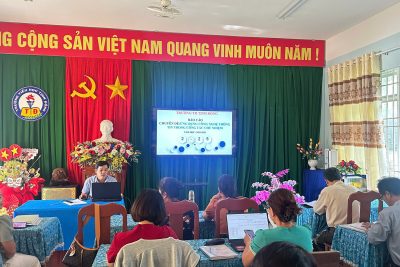 Tổ chức tập huấn chuyên đề về ứng dụng công nghệ thông tin trong công tác chủ nhiệm lớp.