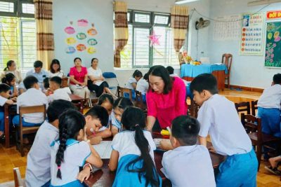 Trường TH Tịnh Đông tổ chức sinh hoạt chuyên môn dựa trên nghiên cứu bài học STEM môn TNXH